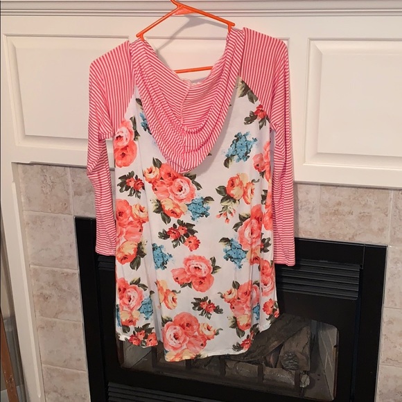 Floral Top - Picture 3 of 4